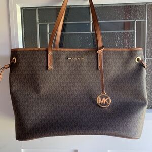 Michael Kors NWT Jet Set Travel Brown Drawstring Tote Large